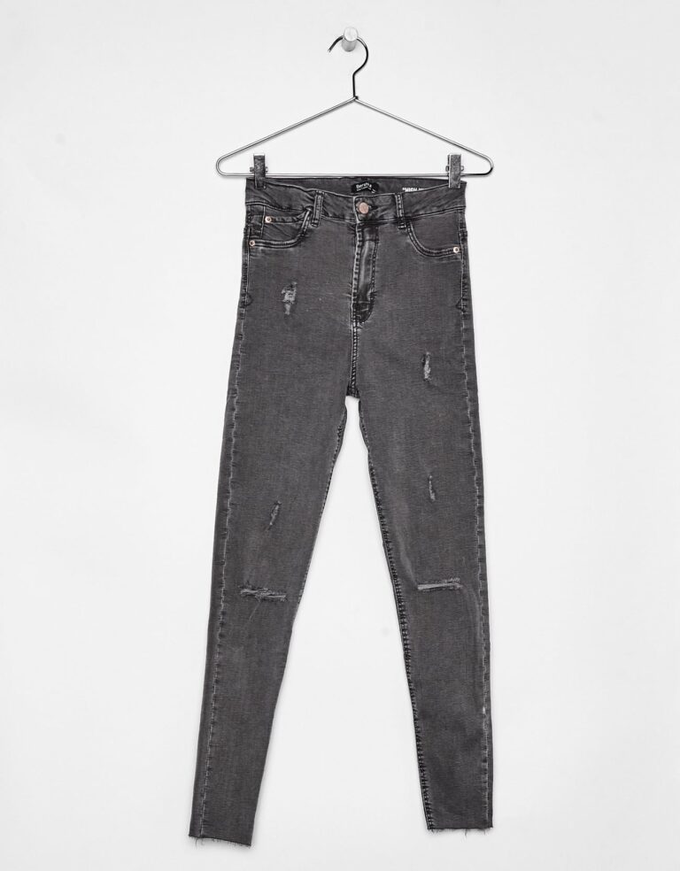 Carrot Fit Jeans With Chains - Image 4